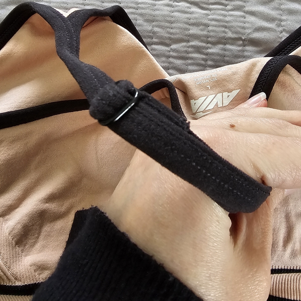 Women's Racerback Style Sports Bra - Picture 4 of 5